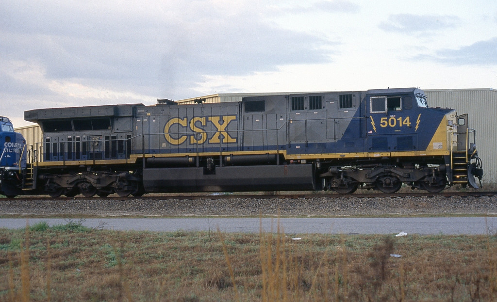 CSX 5014 grain train power